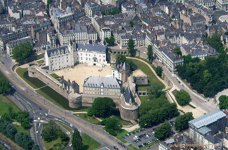 File:Nantes aérien château3.jpg