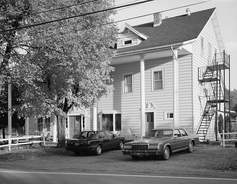 File:Robertsdale Hotel.jpg