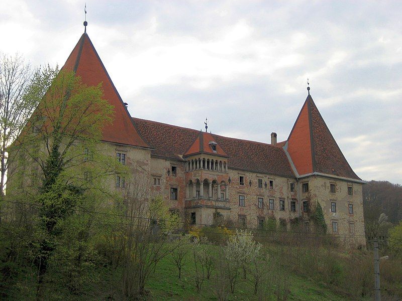 File:Schloss Spielfeld.jpg