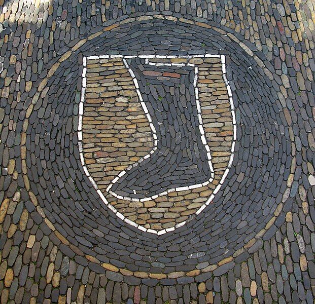 File:Schuhgeschäft-Mosaik 5229.jpg