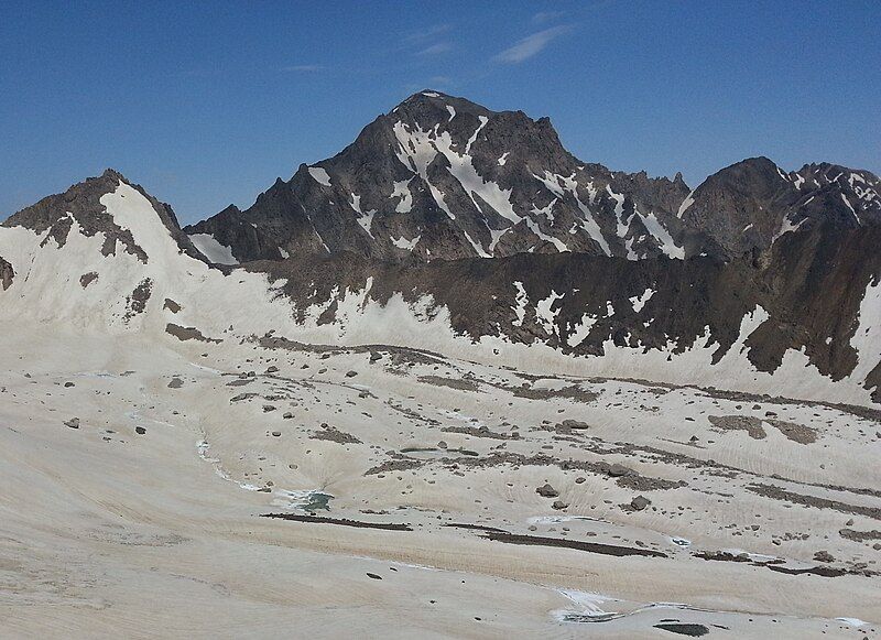 File:Takht-e-Soleiman summit.jpg