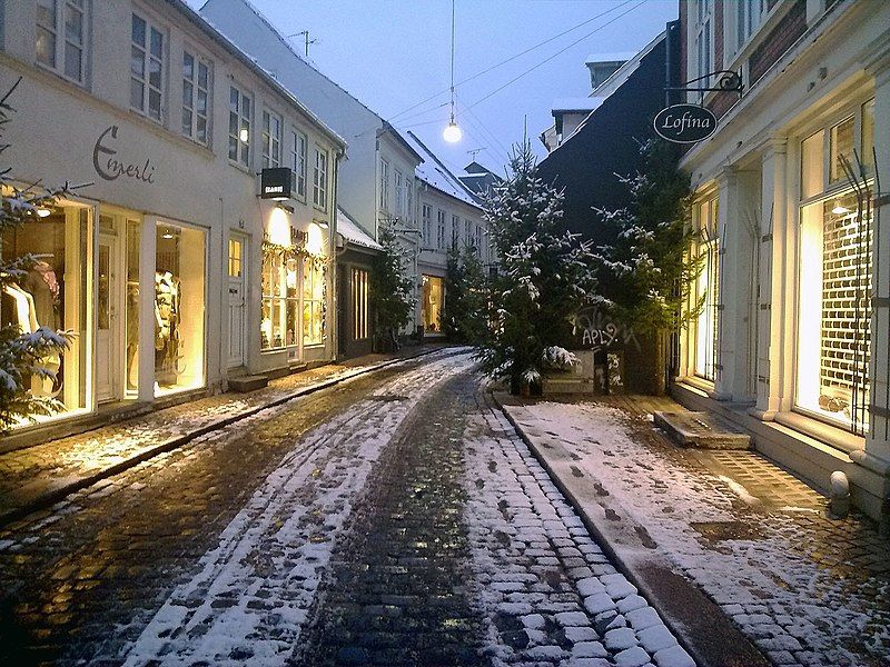 File:Volden, night, snow.jpg