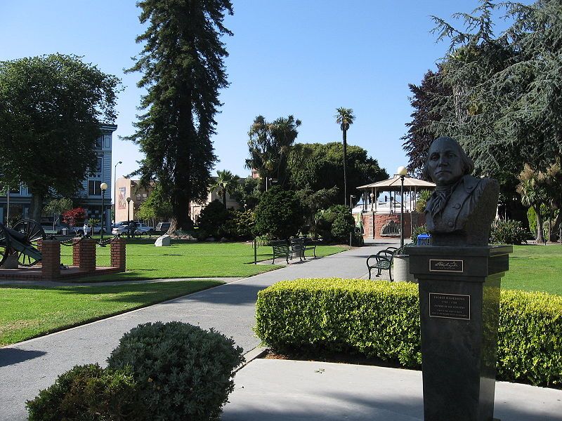 File:Watsonville Plaza.jpg