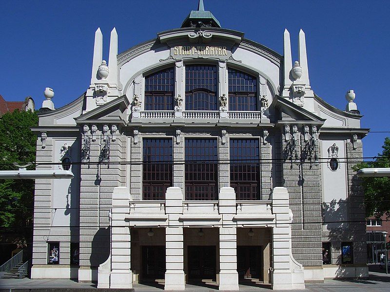 File:Bielefeld Theater.jpg