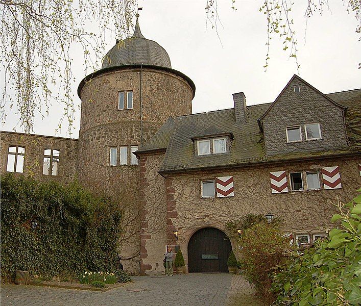 File:Burg-Sababurg.JPG