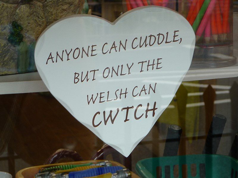 File:Cwtch.jpg