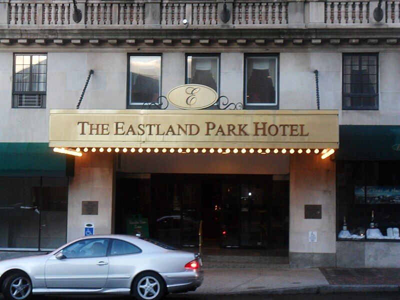 File:EastlandParkHotelEntrance.JPG