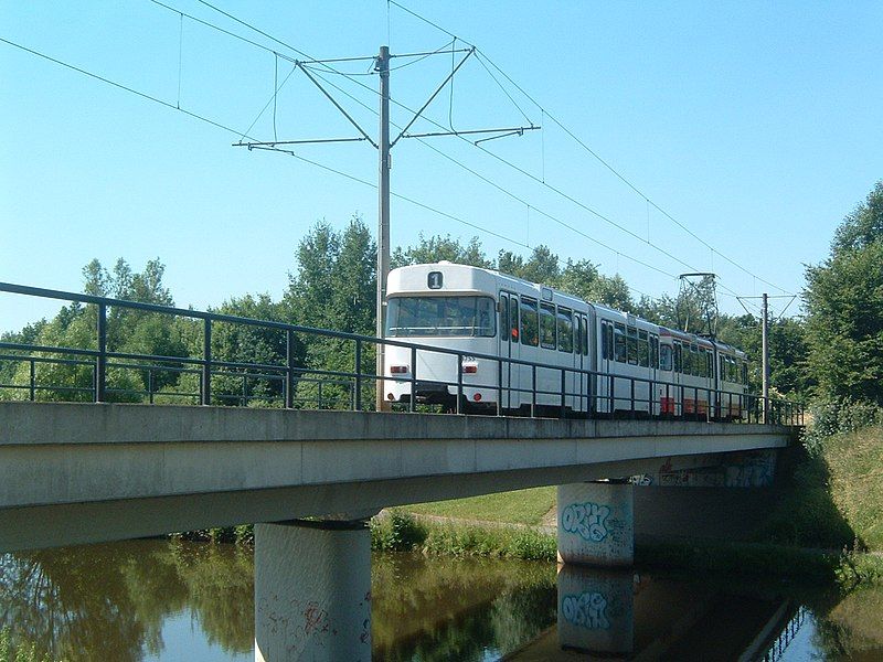 File:Huchting Stadtbahn.jpeg