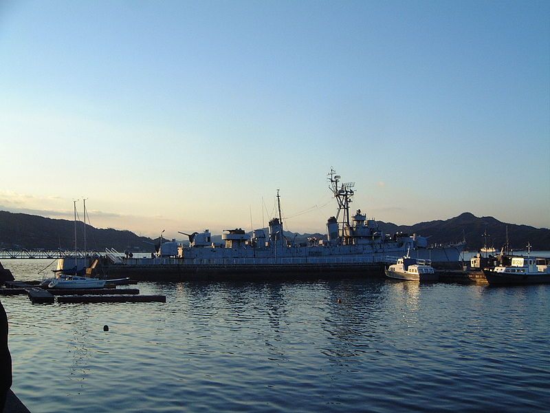 File:JapanesedestroyerHarukaze001.JPG