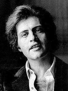 black and white headshot photo of Joe Dassin, the singer of Dans les yeux d