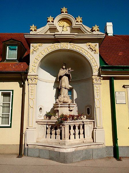 File:Johannes-Nepomuk-Kapelle Laxenburg 01.jpg