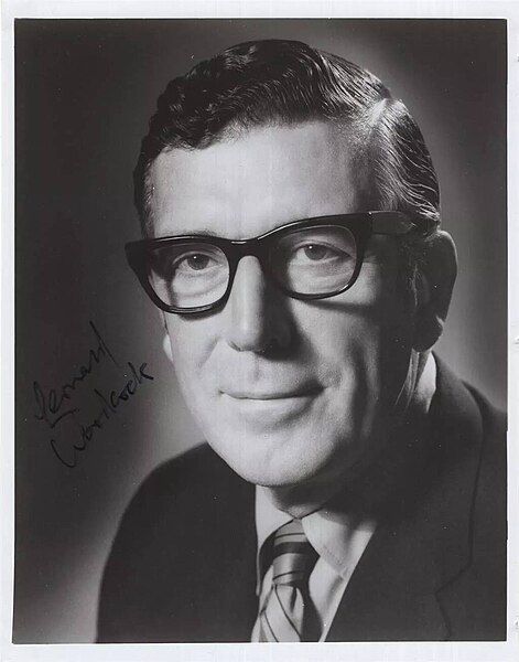 File:Leonard Woodcock Signed.jpg