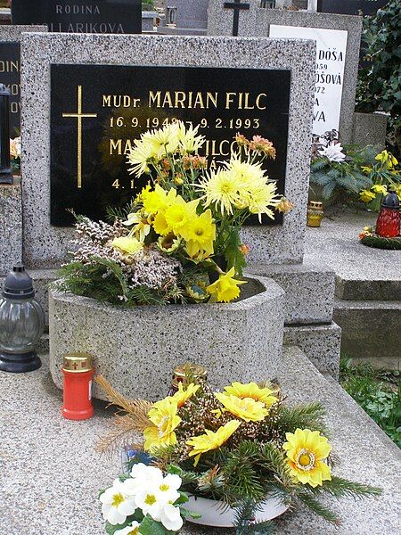 File:Marian Filc grave.JPG