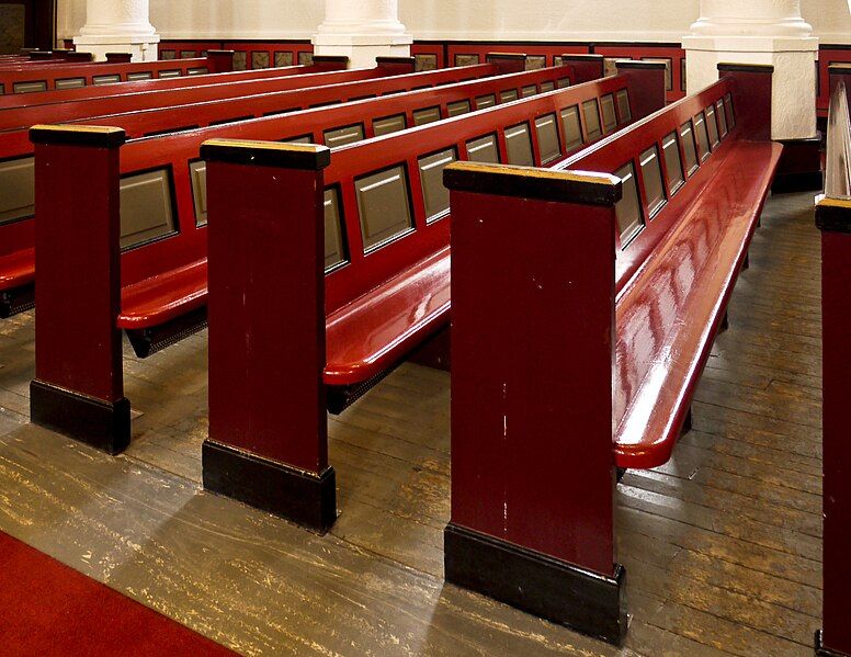 File:Narviks kirke-church benches.jpg