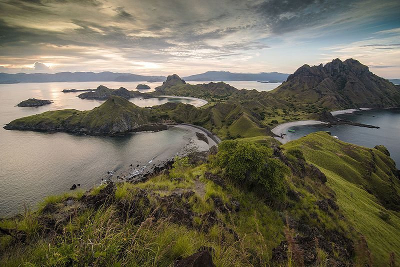 File:Padar beach.jpg