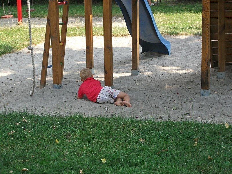 File:Playground, Zichyújfalu 27.JPG