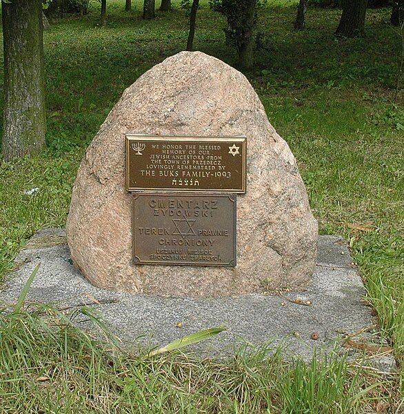 File:Przedecztombstone.jpg