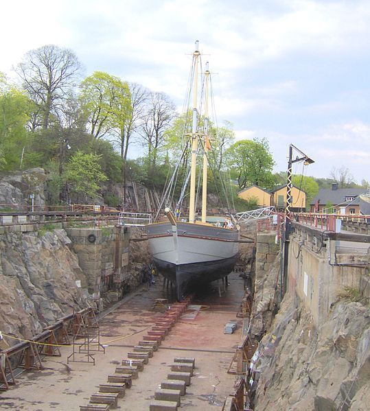 File:Stockholmsbriggen i Beckholmsdocka.jpg