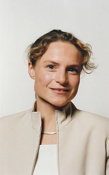 File:Valérie Gelézeau-FIG 2001.jpg