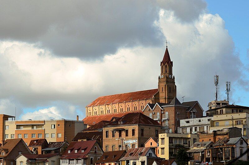 File:130415-Eglise de Faravohitra.jpg