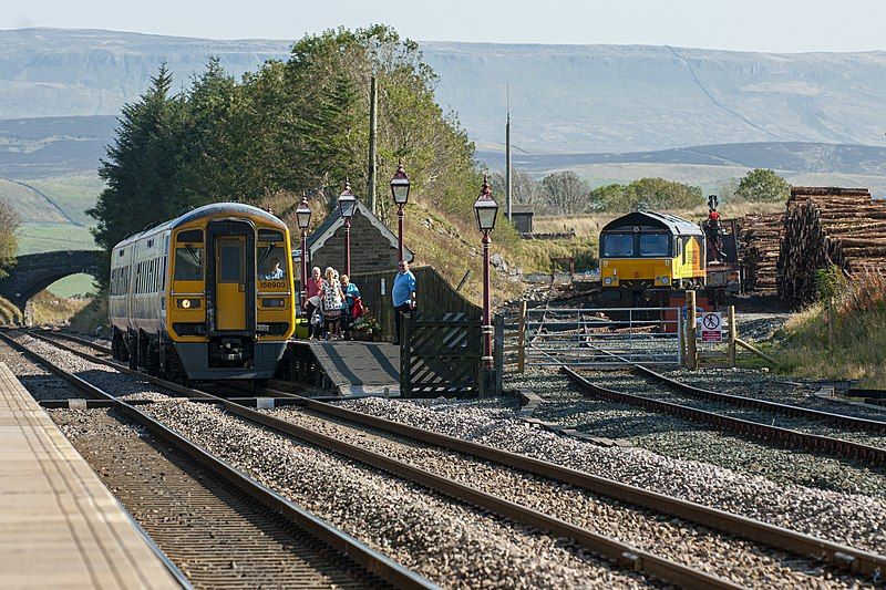 File:158903 at Ribblehead.jpg