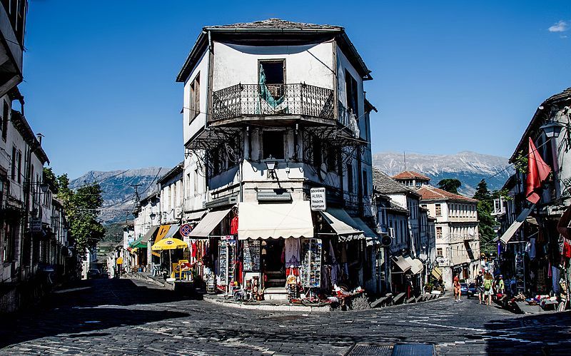 File:Banese ne Gjirokaster.jpg