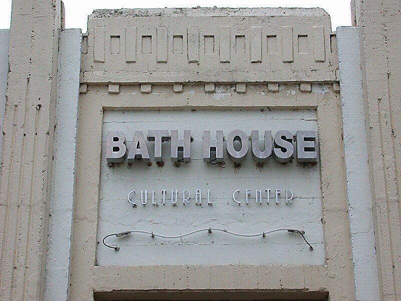 File:BathHouseCulturalCenterDallas.jpg