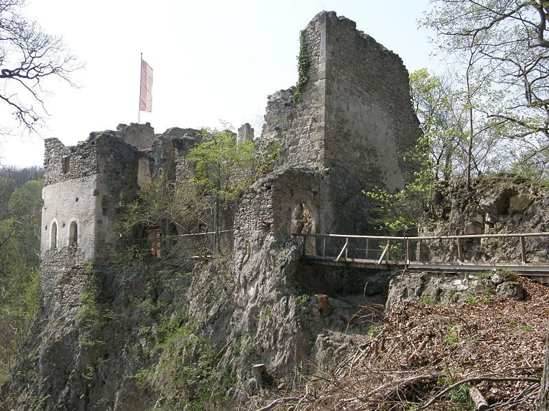 File:Burgruine Johannstein.jpg