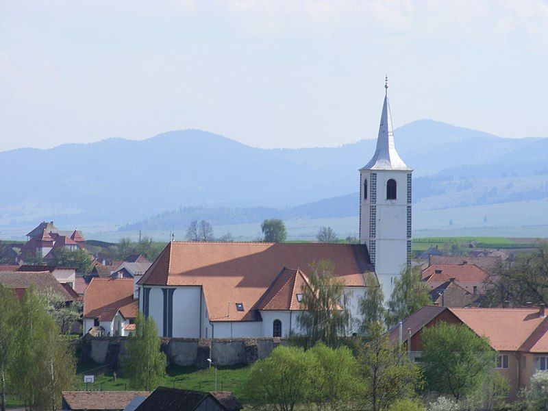 File:Church in Csíkszentkirály.JPG