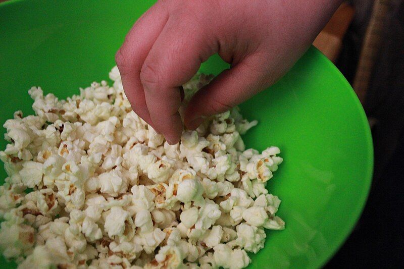 File:Eatingpopcorn.JPG