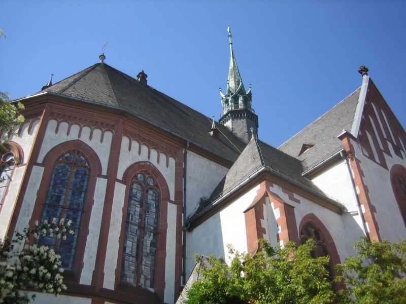 File:Herz-Jesu Mombach.jpg