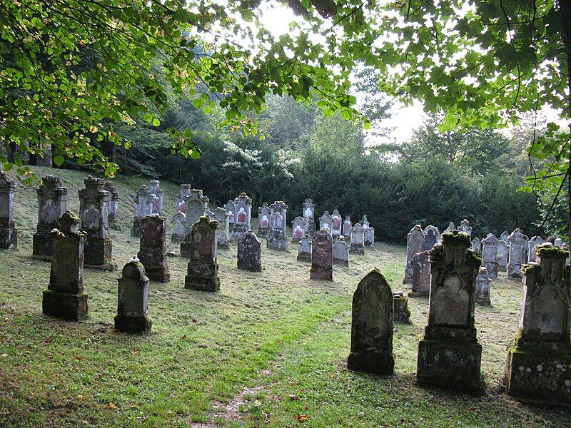 File:Jüdischer Friedhof Sulzburg.JPG