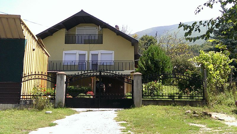 File:Local house Volkovija.jpg