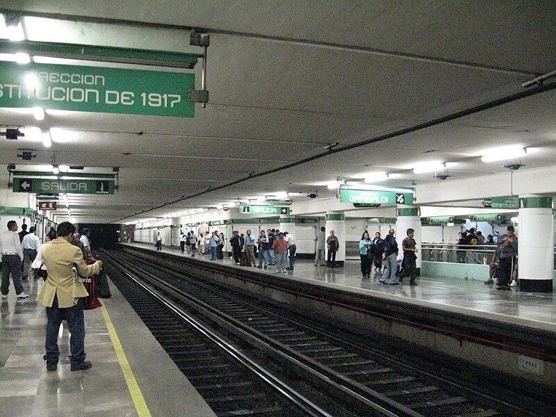 File:MetroSanJuanLetranPlatformDF.JPG