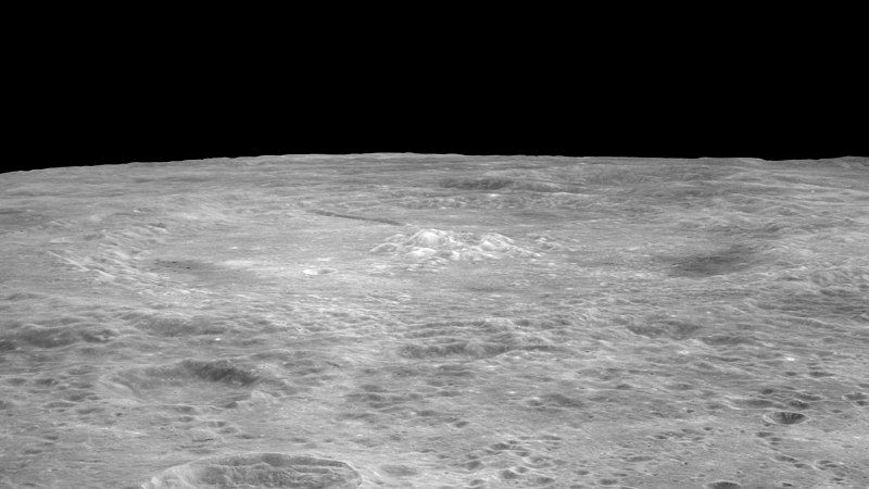 File:Petavius crater AS17-P-3152.jpg