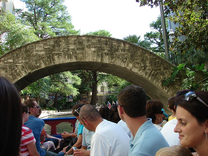 File:RiverwalkBoattrip.jpg