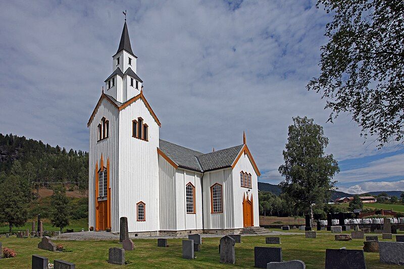 File:Sauland kirke TRS.jpg