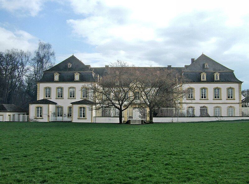 File:Schloss quint01.jpg