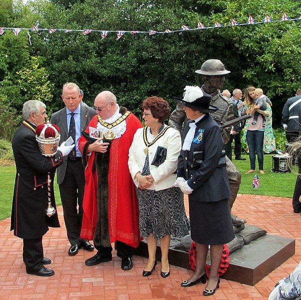 File:Todger Jones unveiling.jpg