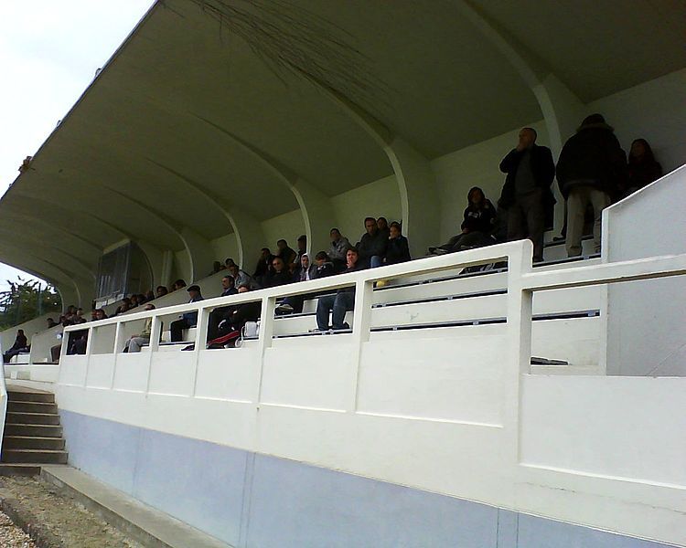 File:Tribune-stade-maquin.JPG