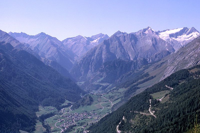 File:Venedigergruppe-Niljochhütte-zu-Malhamspitzen-Quirl.jpg