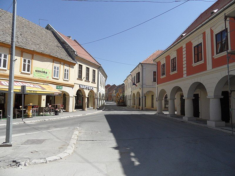 File:Vukovar Street scene.JPG