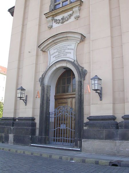 File:Annenkirche Dresden Eingang.jpg