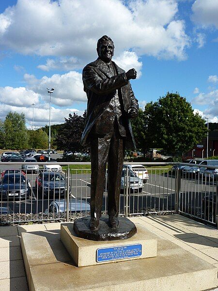 File:Don Revie statue.jpg