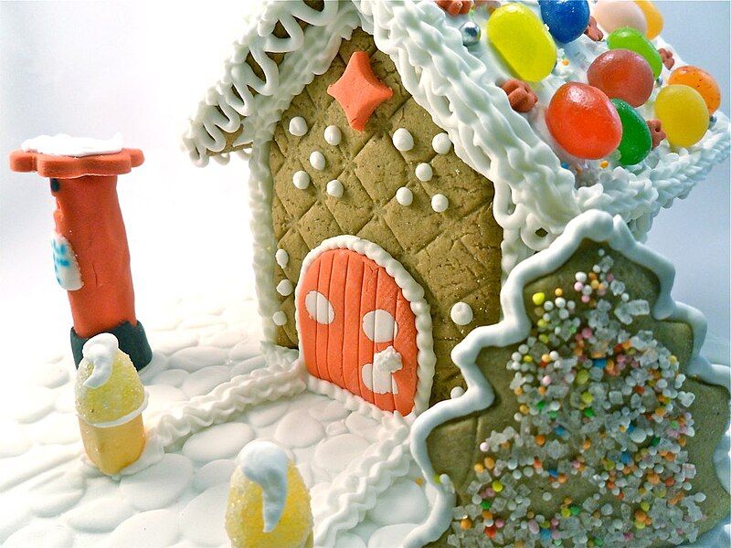 File:Gingerbread house 8.jpg