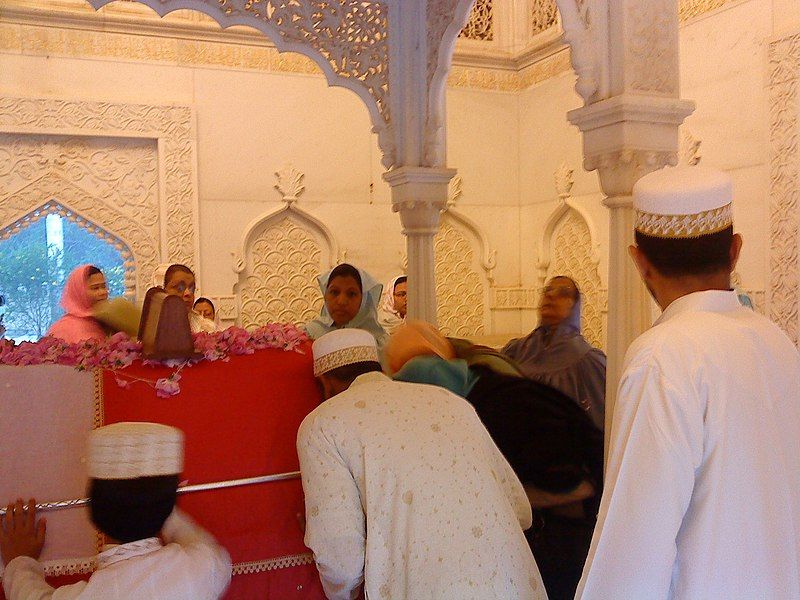 File:Grave Fakhruddin Shaheed,Galiakot.JPG