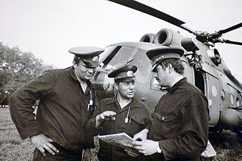 Another crew of the helicopter MI-8 before a flight to Chernobyl. (Historical collections of the Chernobyl accident)