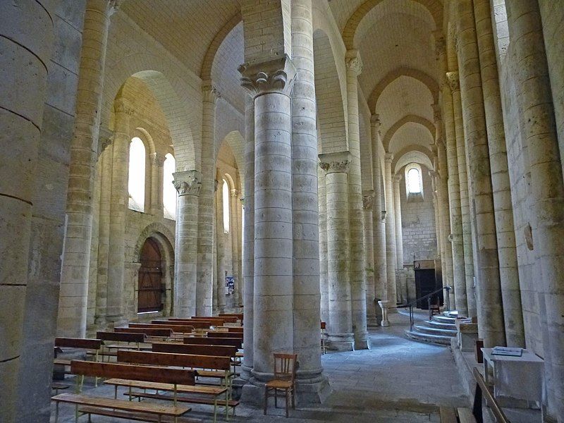 File:Melle Saint-Hilaire intérieur.JPG