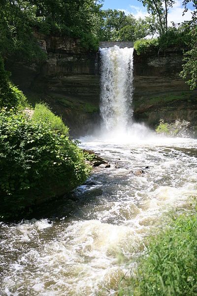 File:Minnehaha Falls 2.jpg