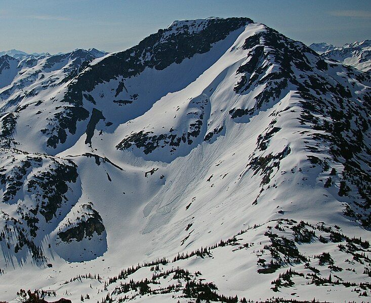 File:Mount Duke.jpg